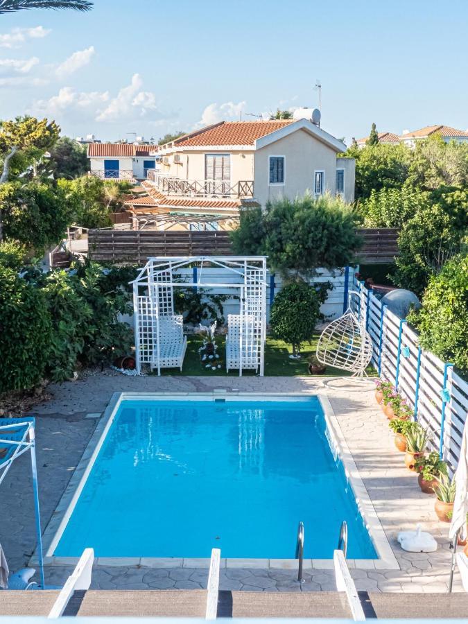 Greek Island Style 2 Bedroom Villa With Pool Next To The Sea Lárnaca Exterior foto