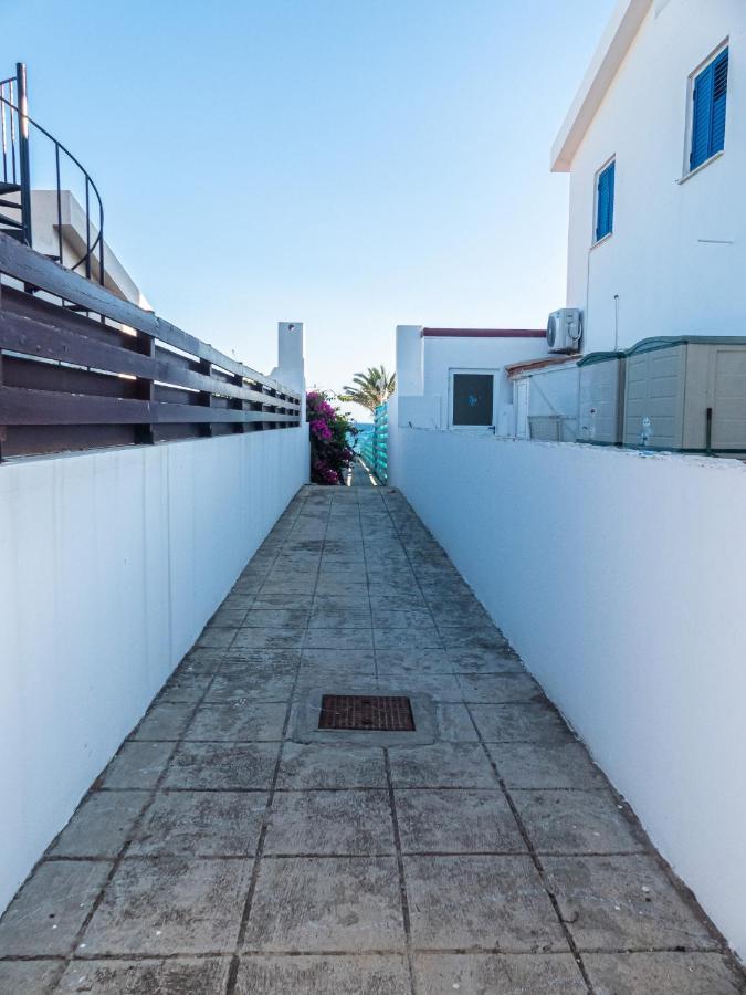 Greek Island Style 2 Bedroom Villa With Pool Next To The Sea Lárnaca Exterior foto