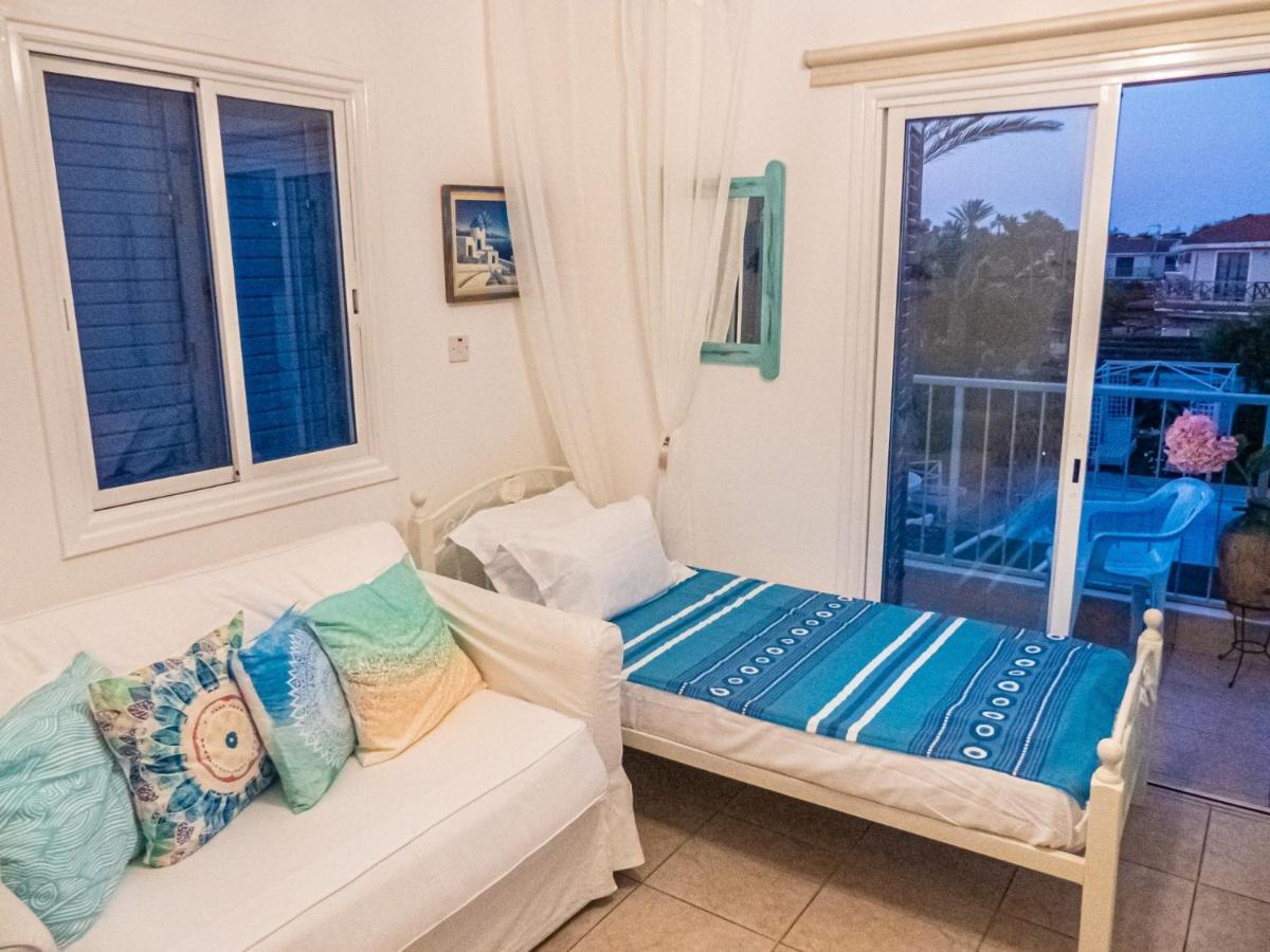 Greek Island Style 2 Bedroom Villa With Pool Next To The Sea Lárnaca Exterior foto